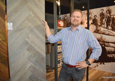 Walter Jansen van Tablazz, gespecialiseerd in met name buitenparket. Hij levert ook visgraatvloeren voor buiten.