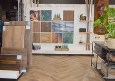 De imposante stand van Plinten en Profielen Centrale (PPC) was ingericht met bepaalde sfeerhoeken. De bezoeker zoekt zijn eigen 'sfeerfoto' uit en kan hier de juiste vloer bij kiezen. Dit moet het voor de bezoekers makkelijker maken te kiezen voor een specifieke vloer. Klanten komen namelijk steeds vaker langs met foto's van de gewenste sfeer.