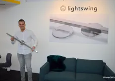 Finn presenteerde de Lightswing: deze zorgt ervoor dat elke hanglamp makkelijk verplaatsbaar is.