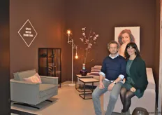 Mike Jaski en Marita Janssen bij de collectie van hun nieuwe meubelmerk Ginger; 'Fris en pittig met een knipoog' 