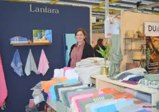 Angélique Bongaerts van Lantara; kleurrijke plaids, hamamdoeken en sjaals.