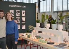 Nathan en Anneleen van het Belgische House Raccoon bij hun creatieve designs die ze zelf ontwerpen en produceren.