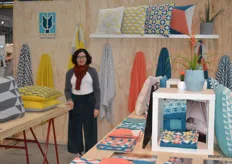 Daniela Pereira van Agatha Amsterdam; een kleurrijke collectie kussens en plaids geïnspireerd op Portugal waar ze vandaan komt.
