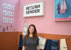 Lotte Harenslak van Return to Sender, het merk creëert met de handgemaakte producten werkgelegenheid voor vrouwen in ontwikkelingslanden. 
