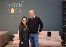 Fairload Nguyen en Bob van Bakel toonden de meubels van Dutch Sofa Company.