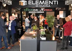 Het programma van Elementi di Cucina (the modular kitchen) bestaat uit luxe fornuizen, houten en roestvrijstalen modules.