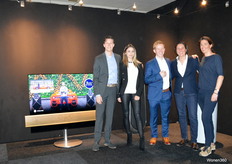 Het team van Bang-Olufsen met v.l.n.r.: Roy, Jiske, Wouter, Chiara, en Vanessa. 