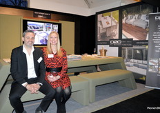 Pascal en Evelien voor het nieuwe product van Design2Chill.