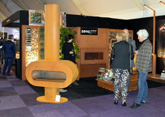 Een blik op de stand van Zeno Products; producent van buitenhaarden, hout-opslagen, accessoires, maatwerk tuinobjecten, tuinmeubelen en nog veel meer..