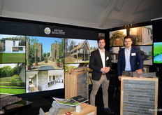 Joost en Michel van Natuur Gevelsteen. Al eeuwenlang stapelt het bedrijf stenen om in te wonen, te recreëren, te werken en te leven.