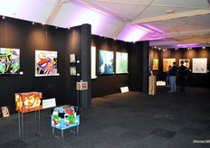 De kunstgalerie boven op de eerste verdieping.