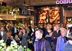 Een blik op de vele genodigden.