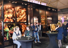 Een blik op de stand van Cobra Art, opgericht door Mike en Jeanette van Rijswijk, dé kunstgroothandel voor de B2B markt.