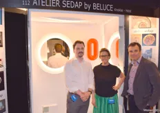 Valentin Servais, Valerie Renty en Ranhaël Prockter van Atelier Sedup, gespecialiseerd in indirecte verlichting in gips.