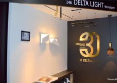 Een blik op de stand van Delta Light Wevelgem waar architecturale verlichting wordt tentoongesteld.