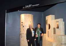 Viviane en Live (rechts) van Dauby, importeur van exclusief deur-, raam-, en meubelbeslag uit Europa. 