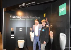 Jean-Philippe en Inge van het Belgische IPEE; een wereldwijde leverancier van sensorcomponenten en sensoroplossingen voor de wereld van slim sanitair.