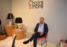 Vincent van der Vlerk van Chairs & More die voor het eerst op Design District staat. De producten van het Italiaanse bedrijf zijn alternatief en origineel.