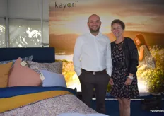 De textielaanbieders Jorn Pashouwers en Helene van der Leen van Kayori, dat zorgt ervoor dat alles dat het Kayori-label draagt, wordt geproduceerd en verwerkt volgens de strengste normen.