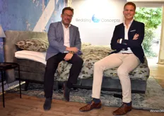Patrick Zwerts en Robbert Smolders (rechts) van Bedding Concepts zijn het erover eens: "Echt Hollands slapen doe je op een bed van Bedding Concepts".