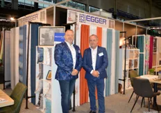 Marcel Doek en Jack Klerx voor de collectie van EGGER Textiles B.V. dat al ruim 90 jaar een begrip is in de woningtextielmarkt. Het in Borger gevestigde bedrijf levert een ruime collectie vitrage en inbetween stoffen. 