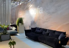 Het in 2016 opgerichte bedrijf Easy Sofa pakte tijdens de beurs groot uit met een prachtige stand. Vele eigentijdse zitmeubelen werden gepresenteerd.