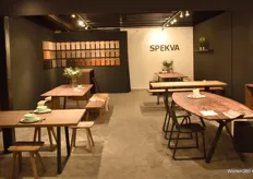 Bij Spekva is de voorliefde voor hout en goed vakmanschap tastbaar. Aan de hand van kleurstalen, constructievoorbeelden en opgestelde tafels en andere toepassingen met hout ervaart de bezoeker zelf de kwaliteit van de producten.