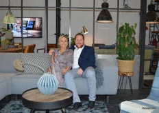 Anouska en Eelco van Station7; Sinds 2012 ontwikkelt, produceert en verkoopt Station7 een industriële en eigentijdse meubelcollectie.