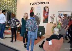 Een gezellige drukte in de stand van Sofacompany, een Deense online meubelwinkel met een eigen ontwerpteam en productie.