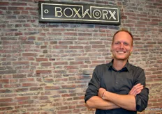 Jeff Boxman van Boxworx, dat eigentijdse, landelijke en industriële meubels ontwerpt en maakt .