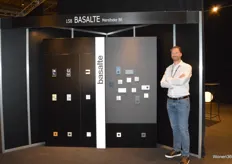 Frederik Bouw bij de nieuwste ontwerpen van Basalte. Ze presenteren voor het eerst de mechanische schakelaar die verkrijgbaar is in drie kleuren.