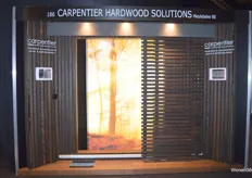 Het Belgische bedrijf Carpentier biedt Hardwood Solutions; hier de houten shutters die akoestisch en brandwerende eigenschappen bevatten. ''Alle enkel gemaakt van ecologische houtsoorten", lichtte Heidi Carpentier toe.