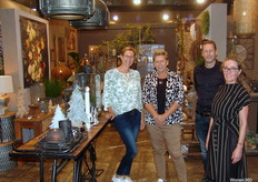 Het team van Overwijk Decoratie, dat landelijke producten ten toon stelde met hier en daar een stoer accent.