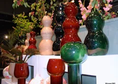 De nieuwe Marrakech vazen van Villa Pottery, verkrijgbaar in vier verschillende kleuren.