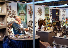 Sampaguita, groothandel in woondecoratie, nam bezoekers mee in het ontwerpproces van de glascollectie. Onder hoge temperatuur werd het glaswerk 'live' gemaakt.