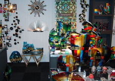 Sampaguita is een groothandel in woondecoratie en cadeauartikelen, die zijn oorsprong vindt in het importeren van houtsnijwerk uit de Filipijnen.