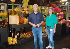 Warme tinten, geheel nieuwe modellen en uitgebreide series zijn achter Rob Haans en Wilma van der Weerd van het bedrijf Dutz te zien.