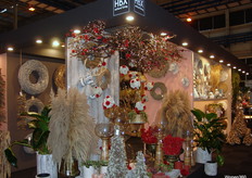 HBX natural living gaat letterlijk terug naar de bron en biedt woon- en lifestyle accessoires gemaakt van natuurlijke materialen.