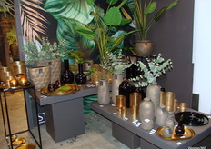 Ook Still was present en toonde haar nieuwe ijzer- en glaswerken. Voornamelijk goud en zwart zijn terug te zien in de collectie.