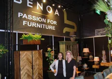Megga van Hoof en Maaike van de Kruys van meubelgroothandel Benoa, dat voor het eerst aan Trendz deelnam, stonden klaar voor alle bezoekers.