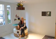 Edith Winkler van W-Architectuur studio heeft mobiele werkplekken ontworpen. Ze zijn voorzien van een accu, stoelverwarming en andere nodige opties. Ze kunnen gebruikt worden als werkplaats maar ook om een ruimte sfeer te geven.