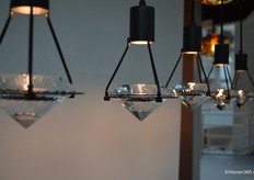 De nieuwe Diamond lampen, van Light Trend. Eigenaar en designer W.K. Lam heeft patenten op de glimmende lampen.