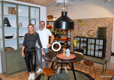 Achter Chantal Vendrig en Reinier Hessing is de Detroit kast van New Routz te zien, die volgens hen bijzonder goed in de smaak viel bij de bezoekers.