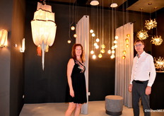 Quasar is een Nederlands kwaliteitsproduct met internationale allure. Dat op maat naar ieders wens kan worden geproduceerd. Terzani is Italiaanse klasse met eerlijke materialen als lood kristal, 24 karaat vergulde metalen, zilver en messing. Luxueuze verlichting zit in de genen van Terzani. Kundalini is kosmopolitisch design uit Italië met een hippe en moderne uitstraling.