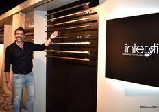 Will Verlijsdonk van Interstill, specialist in rail- en roedensystemen. Het bedrijf levert vanaf de fabriek rechtstreeks aan de winkelier.