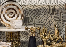 Anke is agentuur van meerdere merken, waaronder de kunstwerken van de Amerikaan Jonathan Adler.