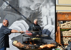 Guy Weyts: "Op de Ofyr XL kan ik voor 150 man tegelijk koken." Niet alleen op het evenement Moments of Outdoor demonstreert hij dit, maar ook op festivals zoals Tomorrowland.