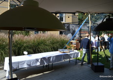 De DOME verwarmt doormiddel van infraroodlicht. Hierbij wordt de huid opgewarmd, in plaats van de lucht.