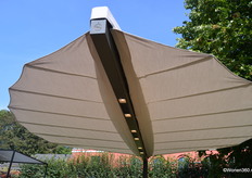 De LEAF kan volgens Heatsail eigenlijk alles. Hij verwarmt, verlicht en verkoelt. De slimme parasol klapt vanzelf in en uit, zodra dit nodig is.