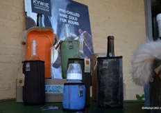In 2013 introduceerde Saskia Nooij, na een carrière in food & beverage, een duurzame manier om flessen op temperatuur te houden. Liefde voor koele witte wijn en de behoefte aan mooie en duurzame producten resulteerde in het ontwerp van de eerste KYWIE wijnkoeler.